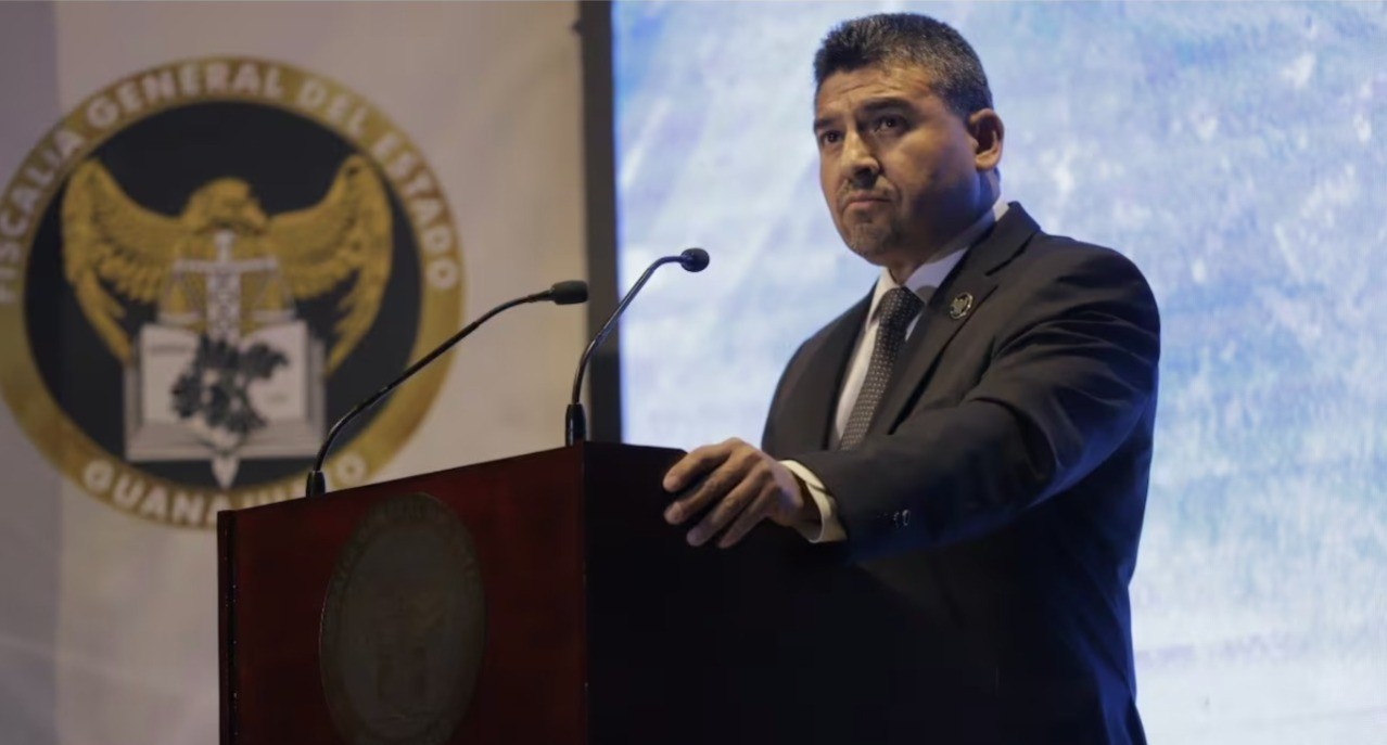 Aprueban exhorto 'light' al bono millonario de Carlos Zamarripa