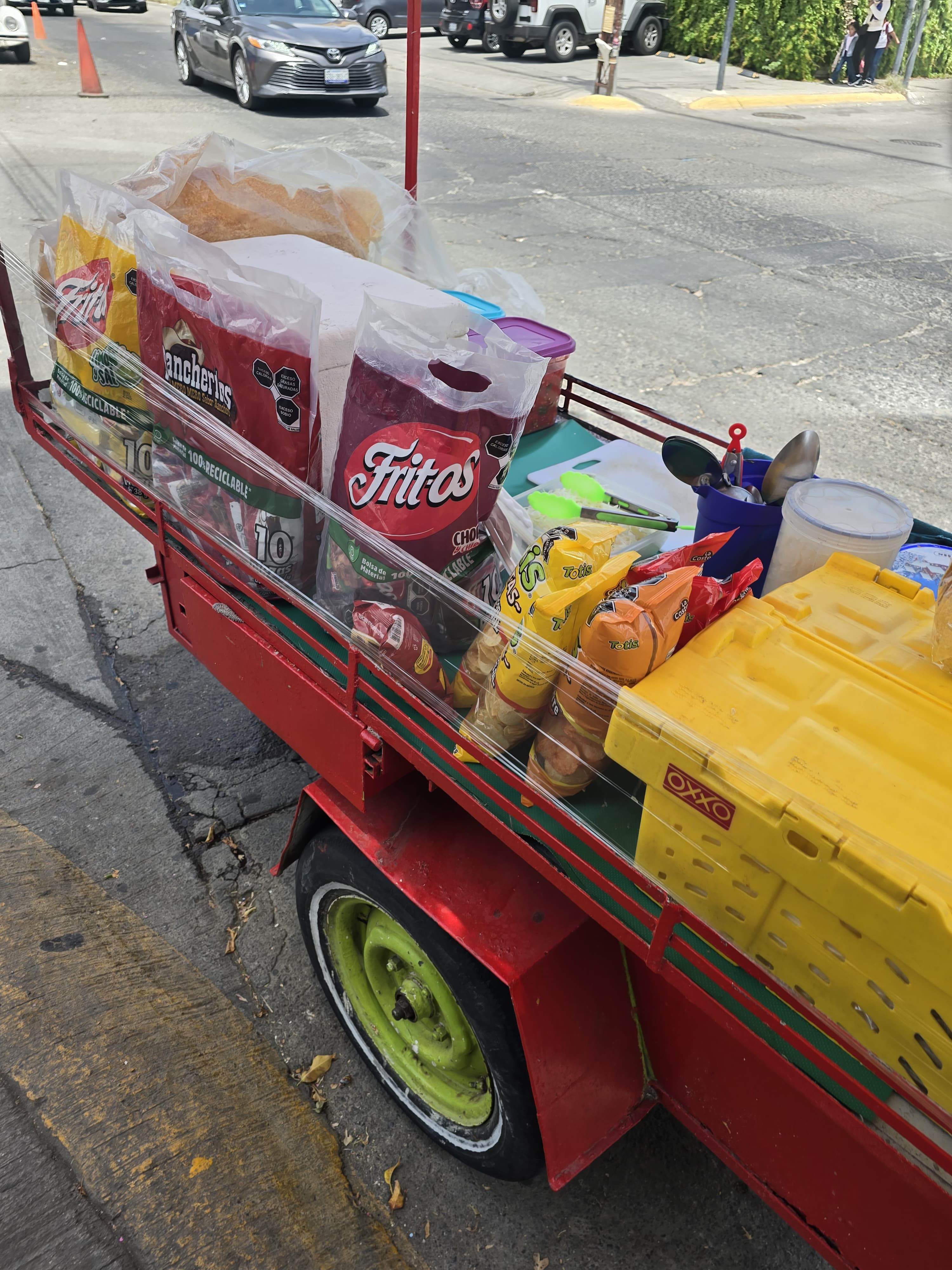 Van contra la venta de comida chatarra afuera de las escuelas en León