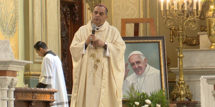 Emotiva despedida al papa Francisco en la Catedral de León