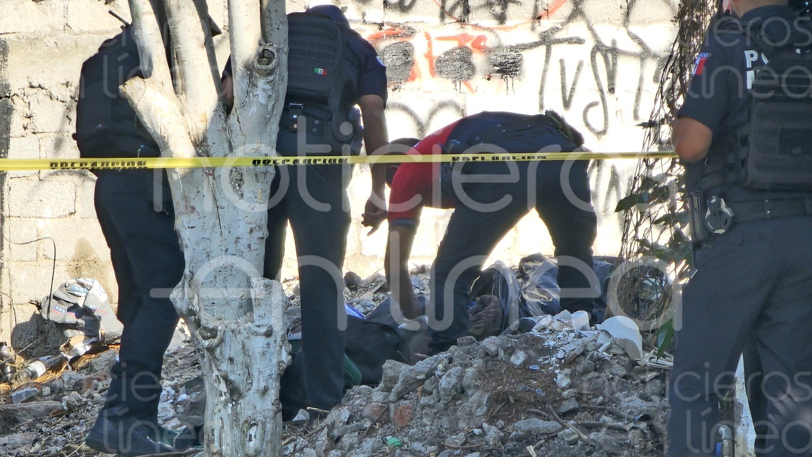 Reportan bolsas sospechosas y descubren dos cadáveres en León