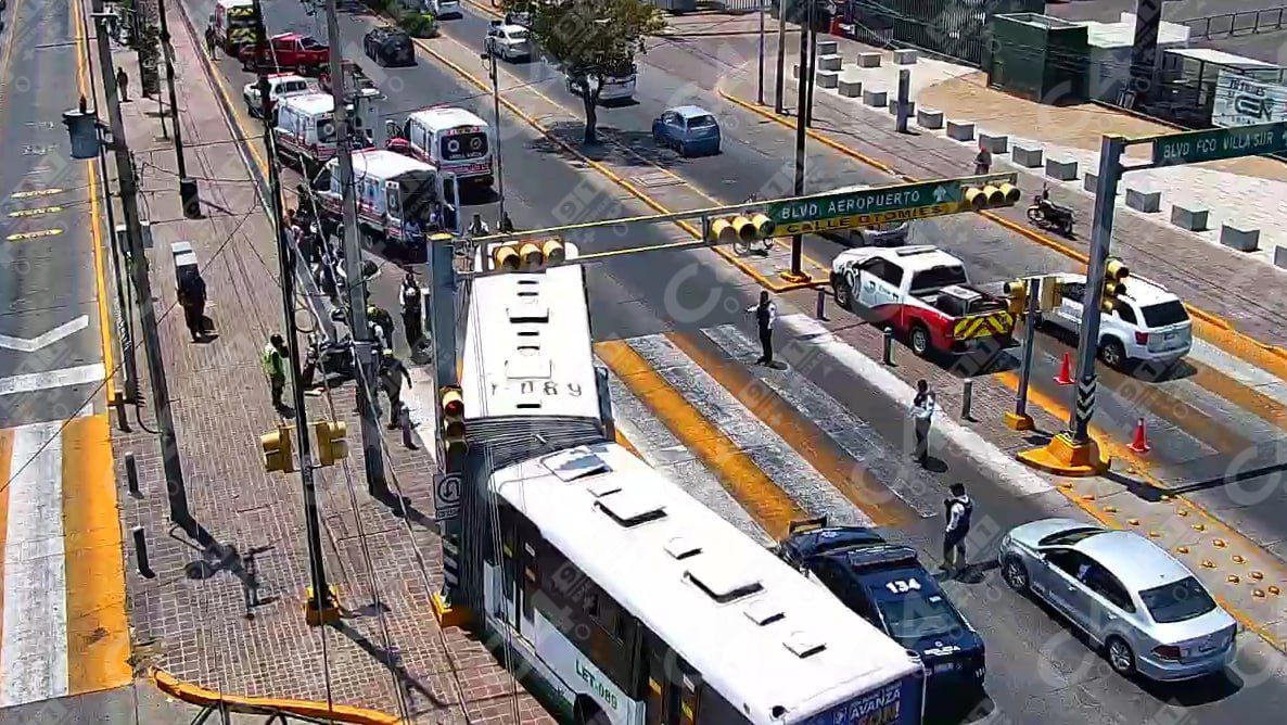 Impactante choque de “Oruga” contra motociclista en León deja más de 10 lesionados