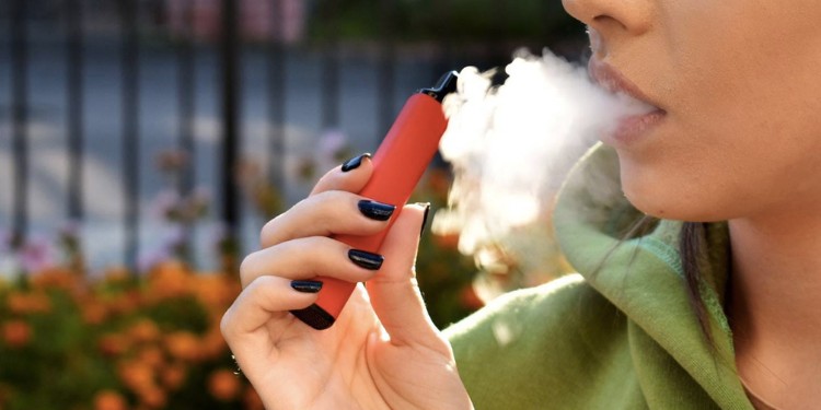 Morena va por prohibición total de vapeadores en Guanajuato