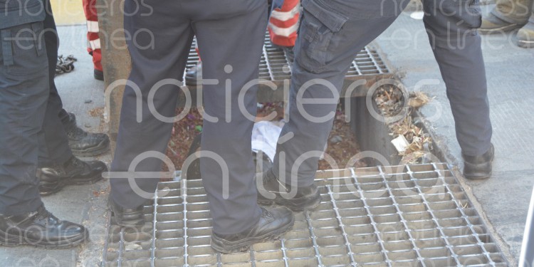 Huye de sus agresores y queda atrapada en una alcantarilla en León