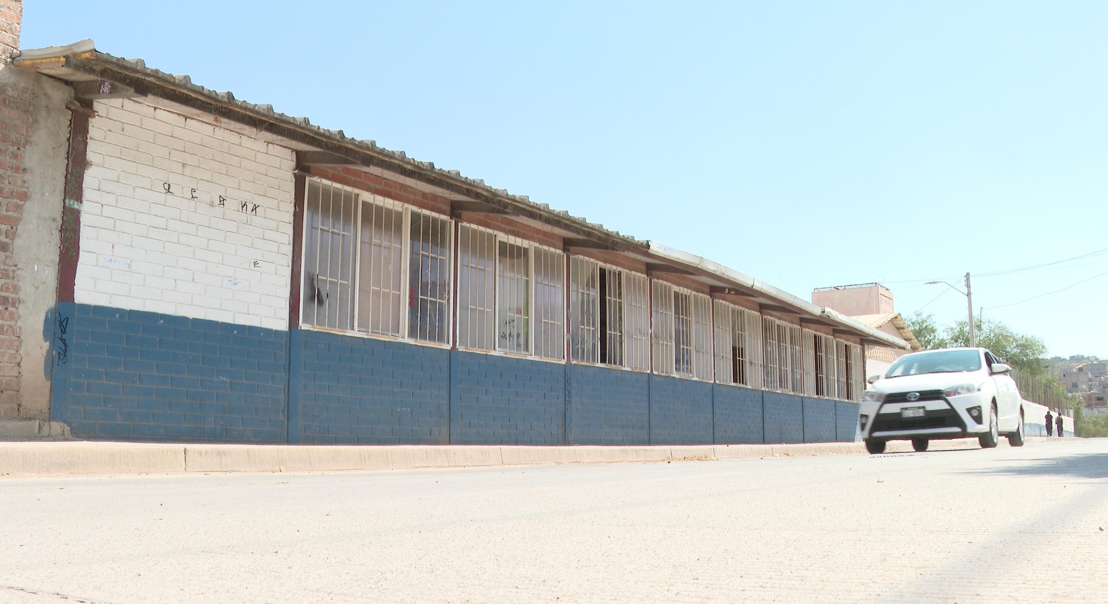 Por 10 centímetros quieren demoler aulas en primaria de León