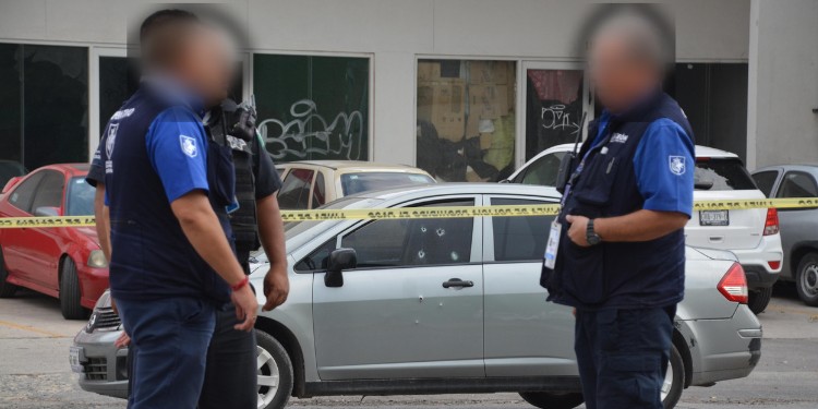 'Motosicarios' matan a hombre frente a su esposa y a bordo de su auto en León