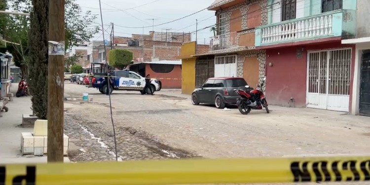 Lo balean junto a su motocicleta en la colonia Los Ángeles