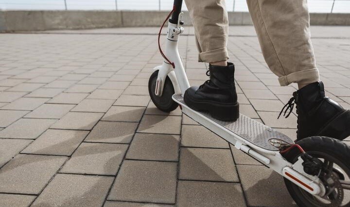 Buscan regular scooters y bicis eléctricas en Guanajuato: ¿casco, frenos y hasta seguro obligatorio?