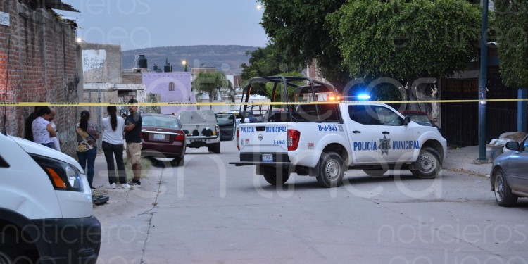 Hombre sale a la calle ensangrentado tras ataque a balazos en una vivienda de León