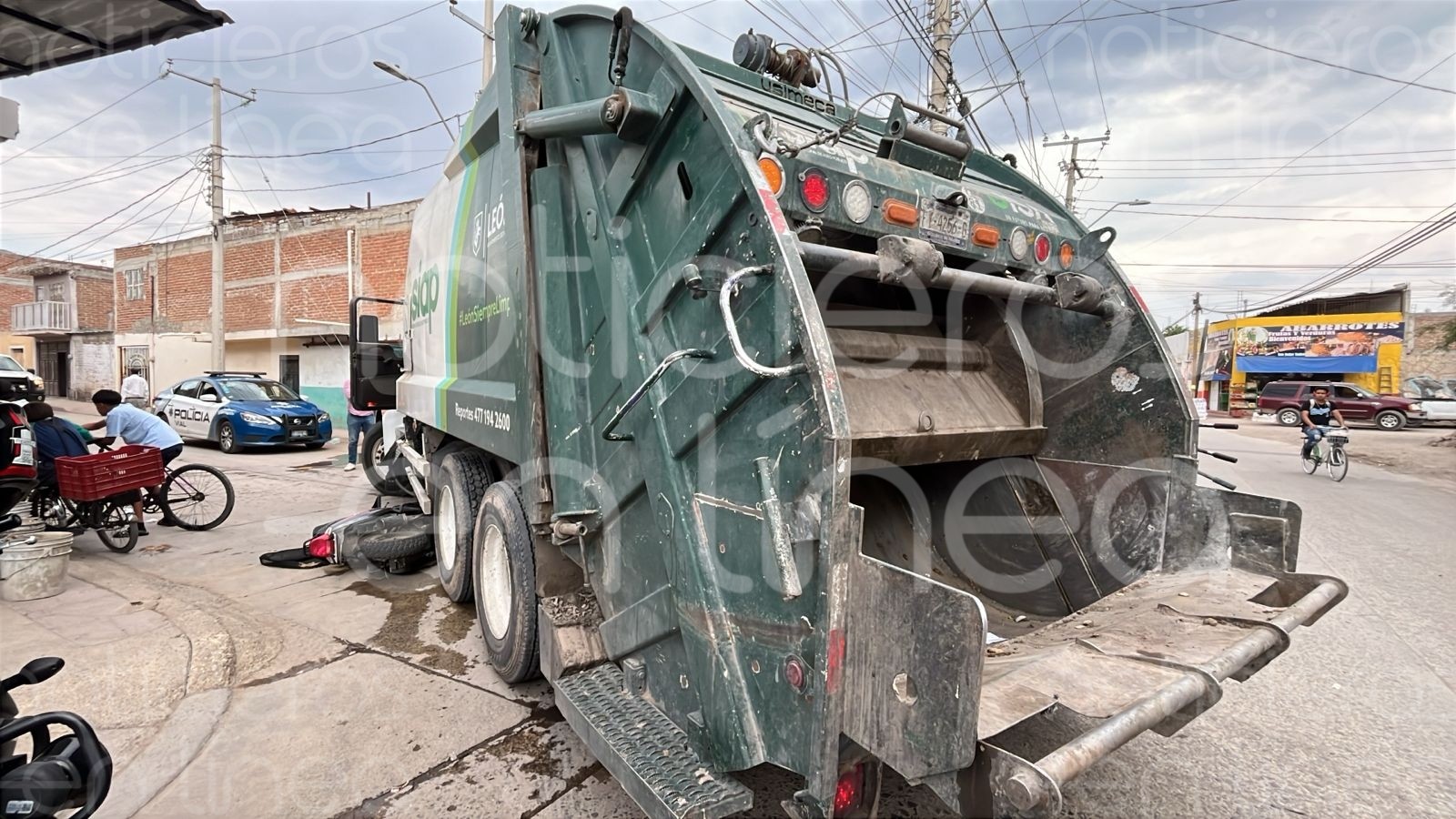 Camión arrastra moto con dos niños a bordo; familia entra en crisis al no verlos