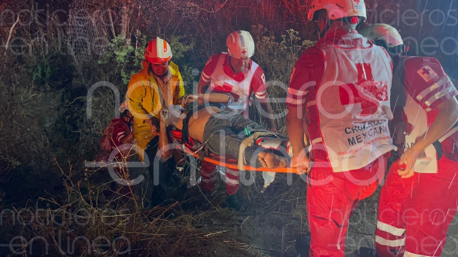Sobrevive de milagro; Alberto pasó tres días atrapado en un barranco
