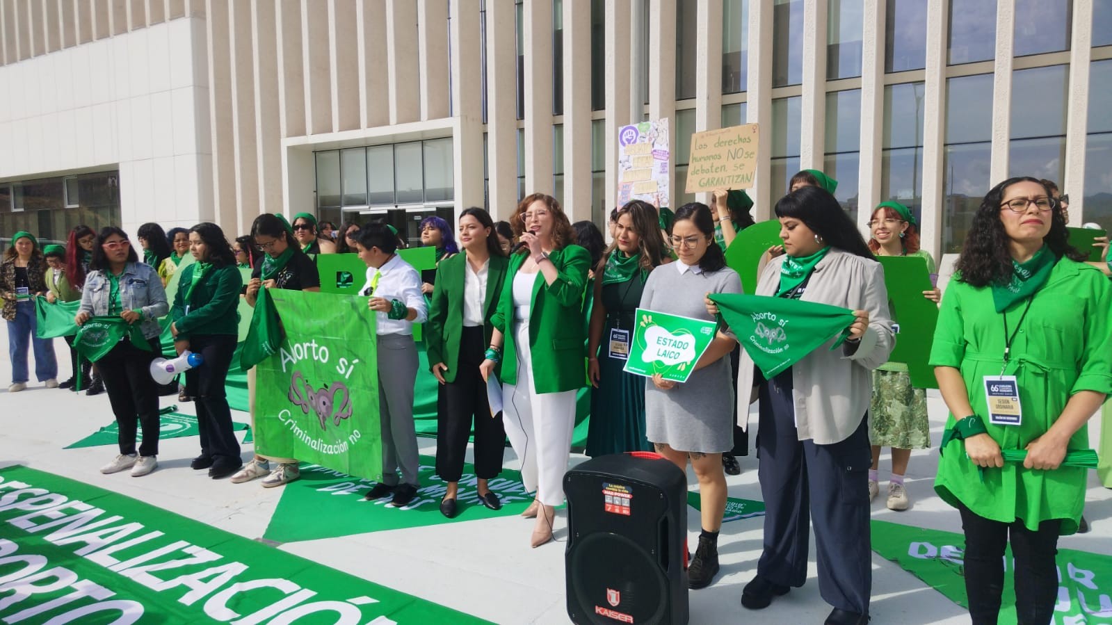 “No cruzaremos los brazos”: feministas exigen aborto legal en Guanajuato