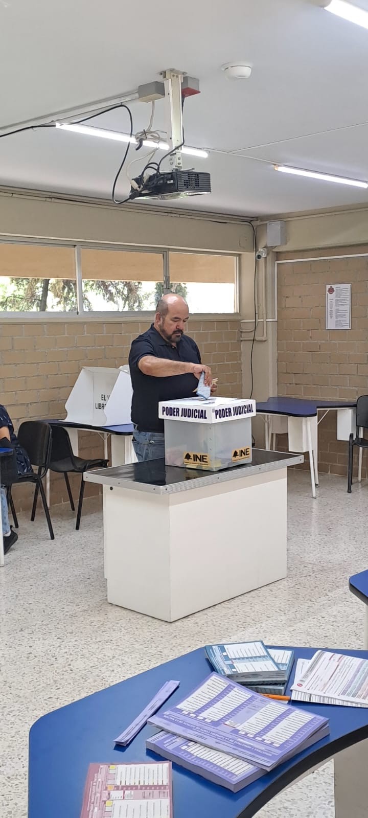 “Es un proceso amañado”: Jorge Espadas vota en Elección Judicial con críticas al sistema