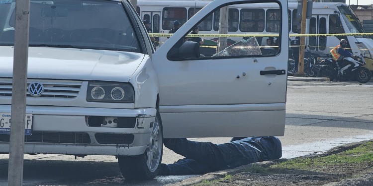 Ataque armado en León termina en persecución y dos detenidos tras asesinato