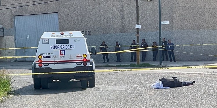 Muere custodio tras salir proyectado de camión blindado en glorieta de León
