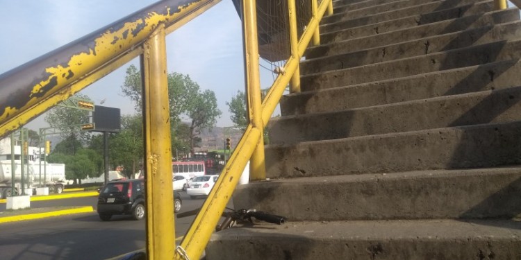 Puentes peatonales en León: peligrosos, inaccesibles y sin solución real para peatones