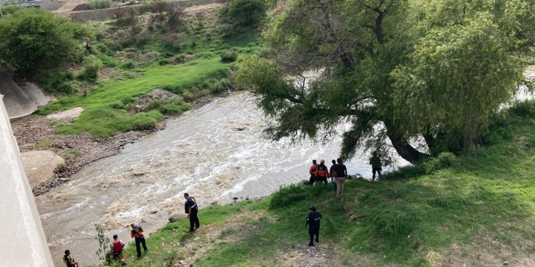 Desesperada búsqueda de niña de 11 años que cayó al río Lerma en El Pitayo