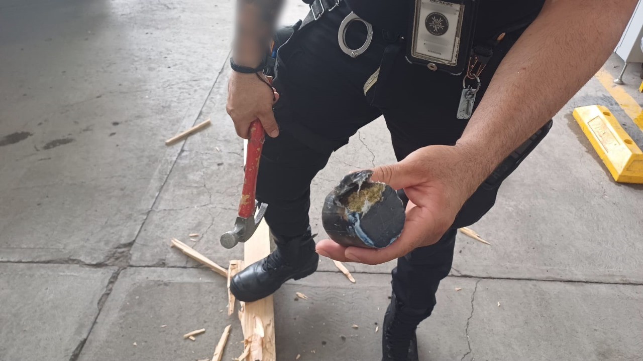 Intentan meter marihuana en penal de Celaya escondida en polines