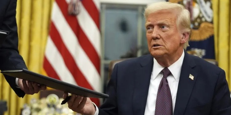 Trump anuncia fin de la guerra entre Israel e Irán; Irán lo desmiente