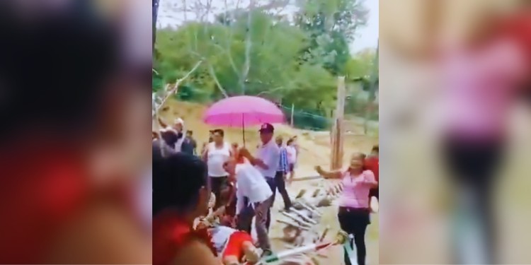 Cinco Voladores de Papantla caen desde 10 metros al partirse poste en Veracruz Cinco Voladores de Papantla caen desde 10 metros al partirse poste en Veracruz