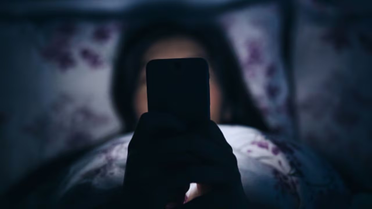 ¿Pasas horas frente al celular? Advierten que en 2050 la mitad de la población será miope por uso excesivo de pantallas