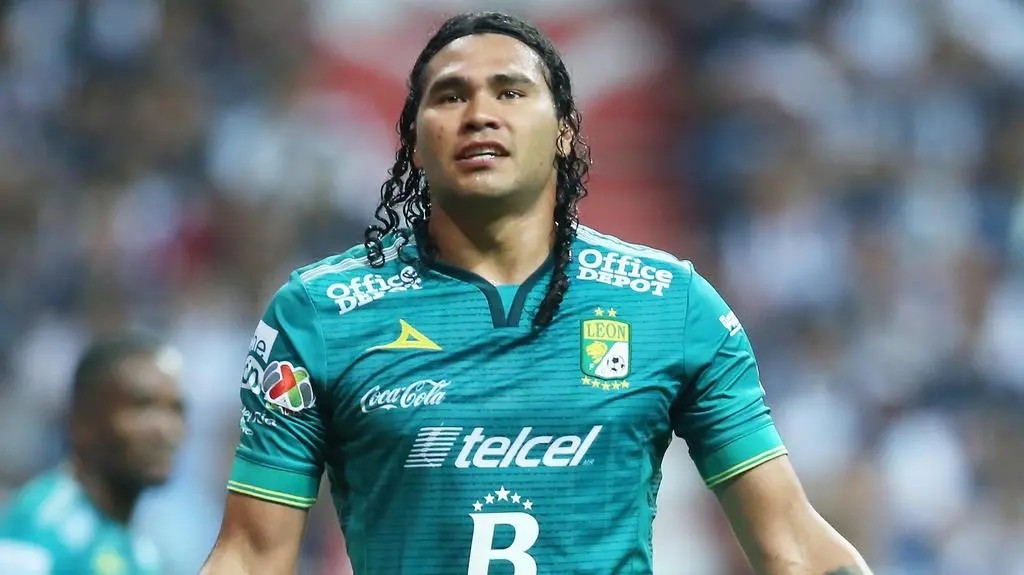  Carlos ‘Gullit’ Peña es detenido en León por conducir ebrio y dormido al volante