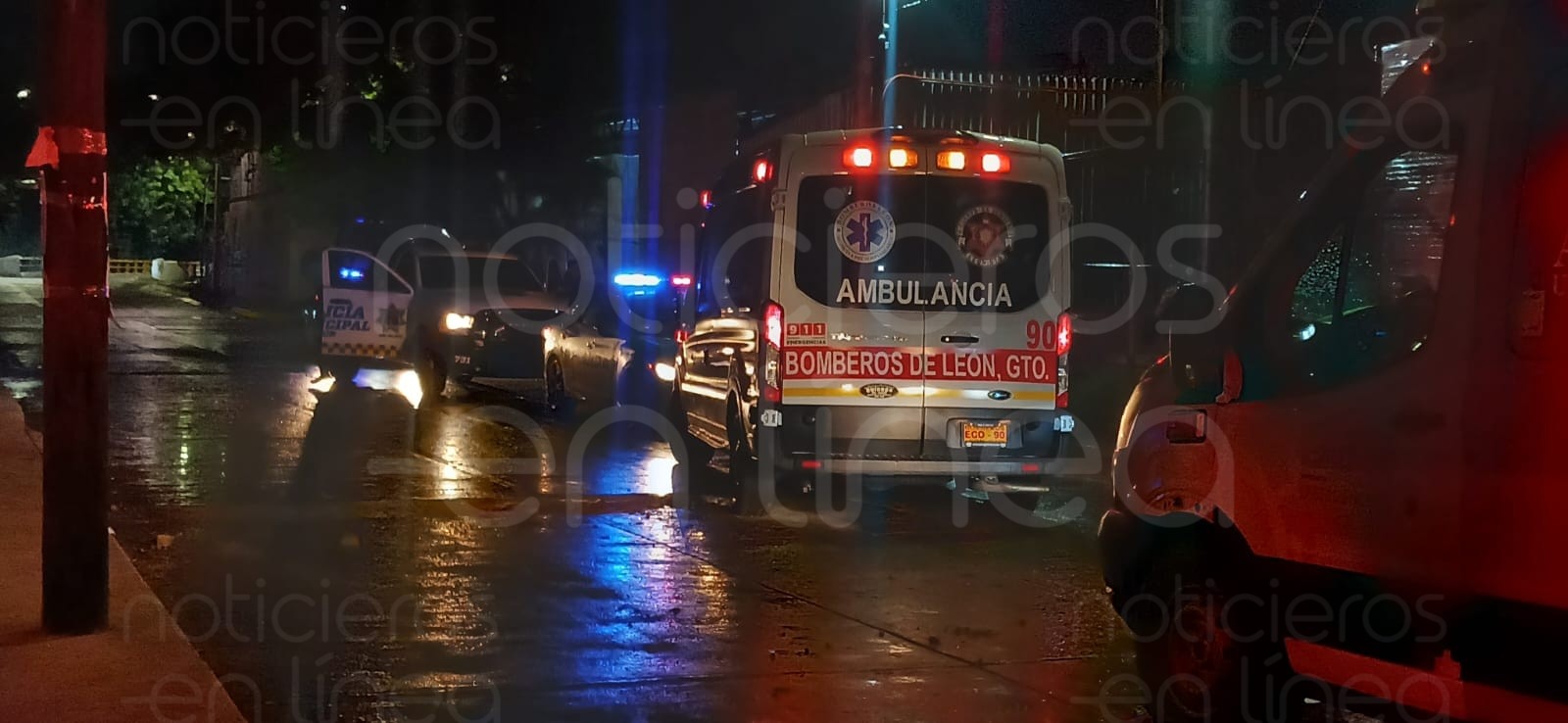 Atropellan y apuñalan a mujer expolicía de León; fue escolta del exsecretario Mario Bravo