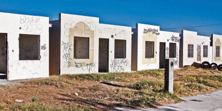 Cierran casas abandonadas para evitar invasiones e inseguridad en colonias de León