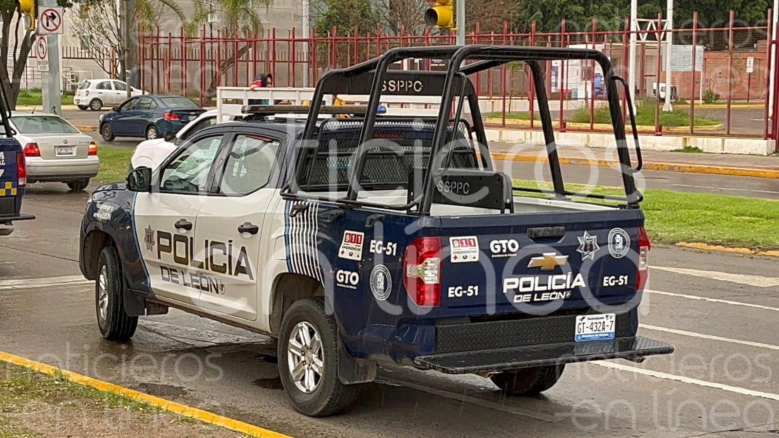 Patrulla atropella a ciclista en la colonia León I; sobrevive pero está grave