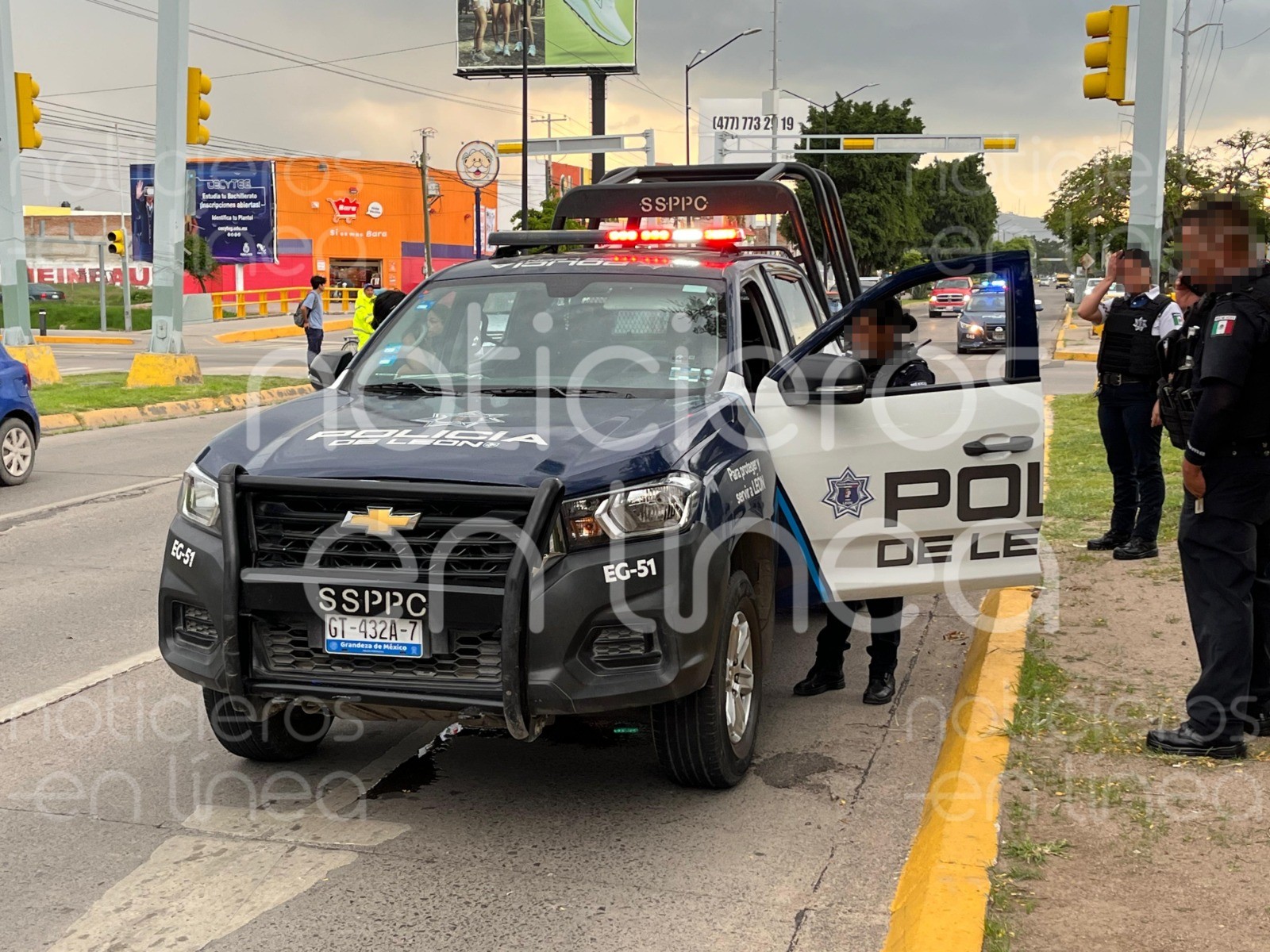 Patrulla atropella a ciclista en la colonia León I; sobrevive pero está grave