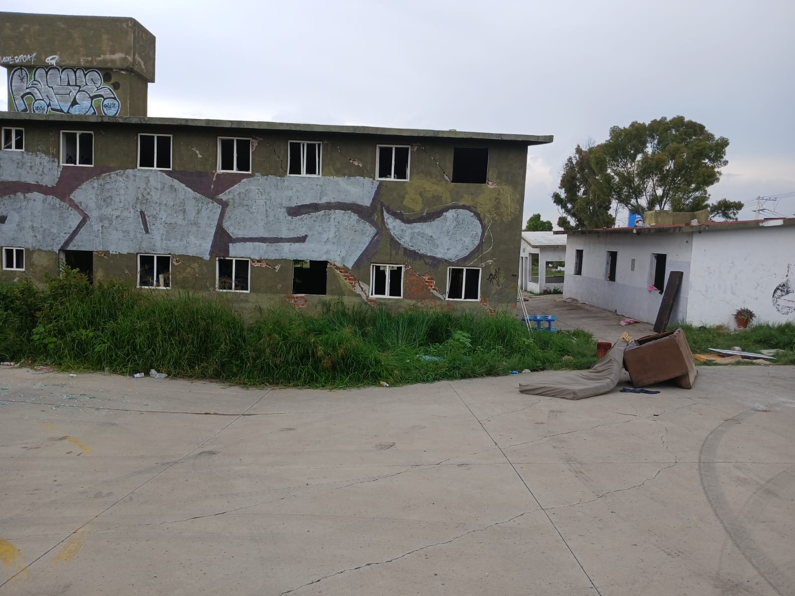 Desalojan anexo clandestino en viejo cuartel militar de León; pacientes rechazaron apoyo del gobierno