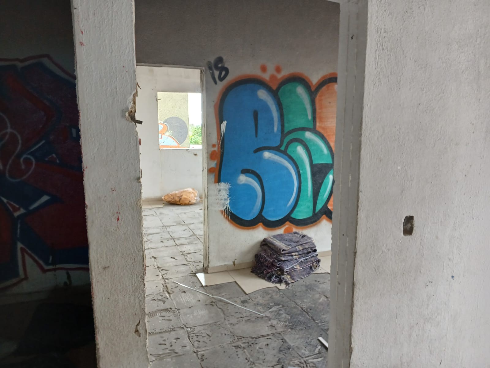 Desalojan anexo clandestino en viejo cuartel militar de León; pacientes rechazaron apoyo del gobierno