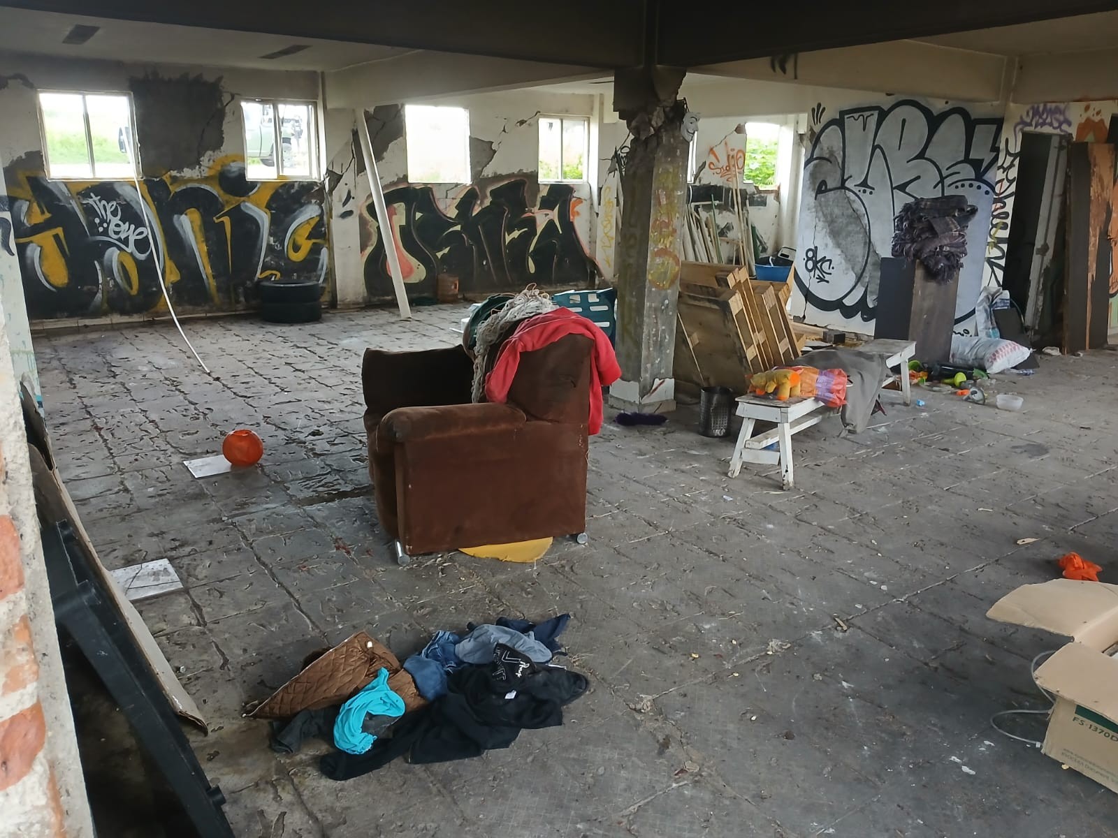 Desalojan anexo clandestino en viejo cuartel militar de León; pacientes rechazaron apoyo del gobierno