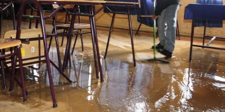 Apoyarán con impermeabilizante a 180 escuelas afectadas por lluvias en el municipio