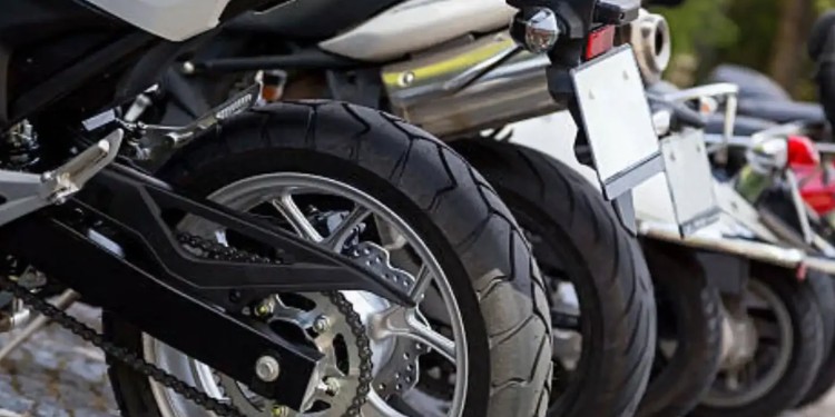 Gobierno de Guanajuato frena reforma de placas para motociclistas; gobernadora ordena revisión