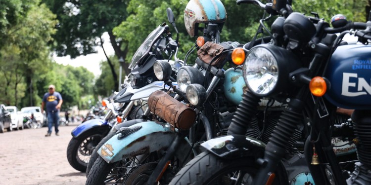 Gobierno de Guanajuato frena reforma de placas para motociclistas; gobernadora ordena revisión