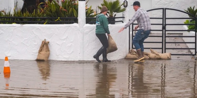 Familias afectadas por lluvias en León reciben apoyos del programa Fuerza León