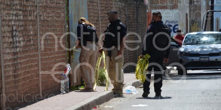 Hallan cuerpo enterrado en baldío de León; Fiscalía investiga el caso