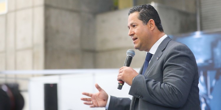 Diputada exige a Diego Sinhue explicar conflicto de interés y lujoso estilo de vida