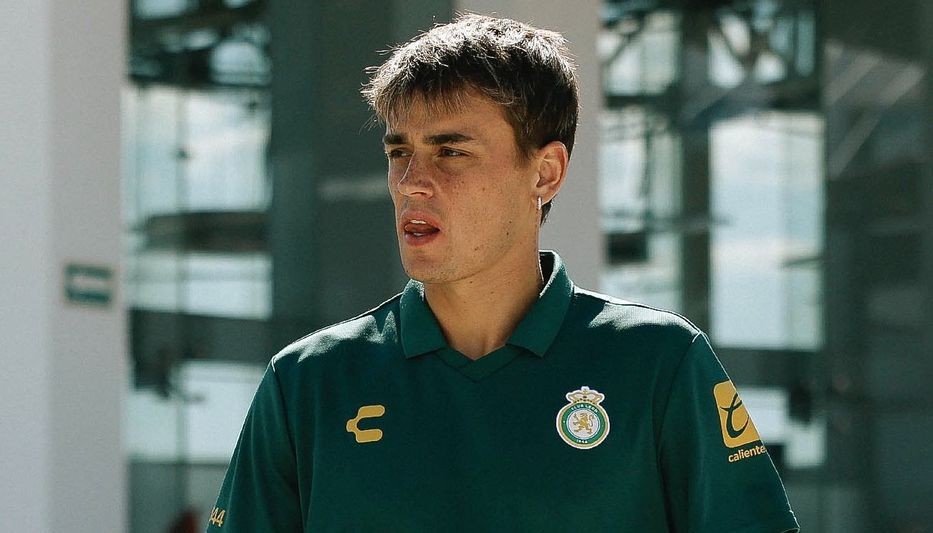 El mediocampista del León Nicolás Fonseca, es buscado por el Valencia de España