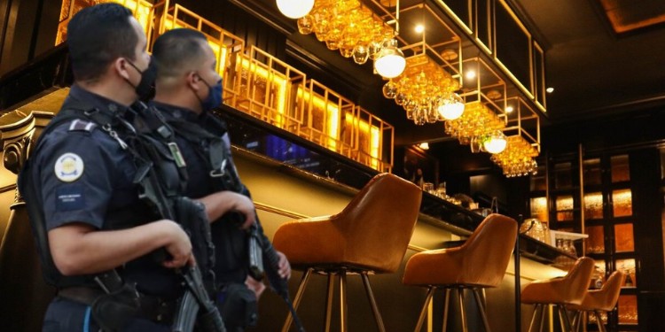 Alcaldesa de León defiende operativo en bar “Bronson“ y llama a denunciar abusos