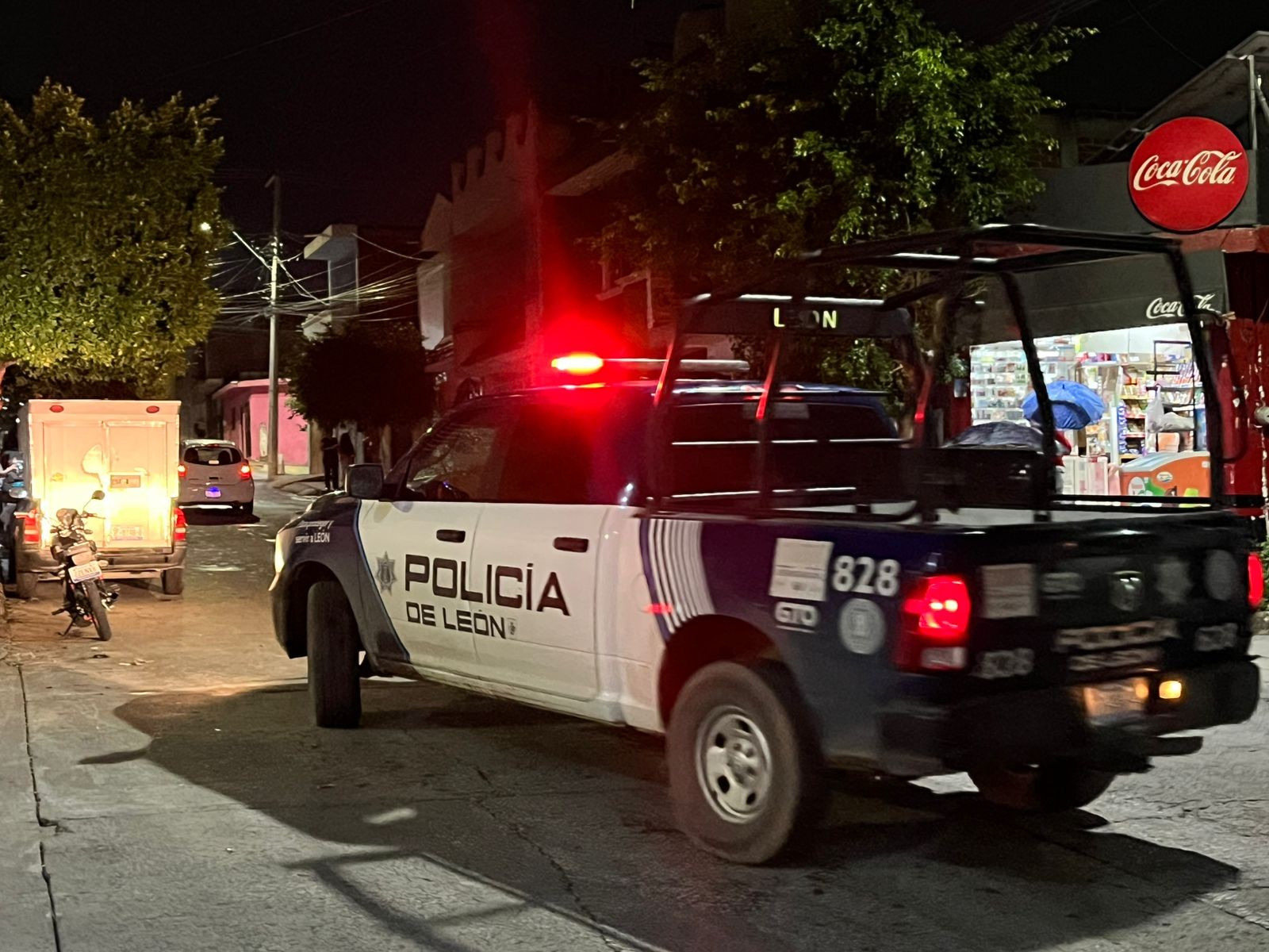 León: Atacan a balazos a hombre mientras tomaba con un amigo en Piletas III