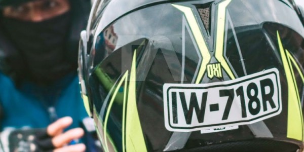 Contreras plantea contrarreforma antes de que placas en cascos sean obligatorias