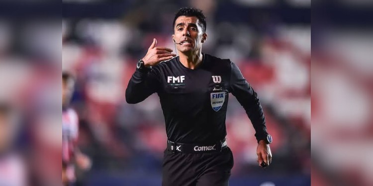 ¡El árbitro que expulsó a James Rodríguez regresa para pitar el León vs Chivas!