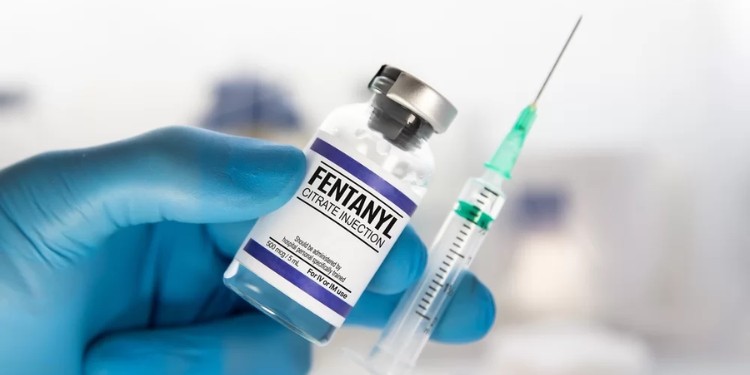 Trump endurece penas por tráfico de fentanilo y arremete contra México