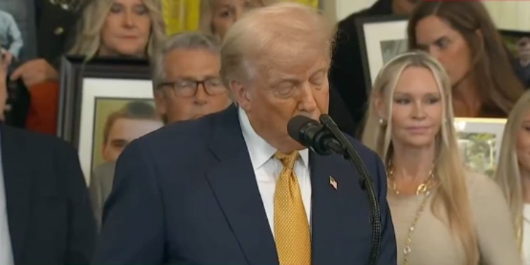 Trump endurece penas por tráfico de fentanilo y arremete contra México