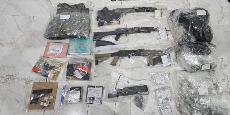 Aseguran droga, armas y vehículos de lujo en operativo en León