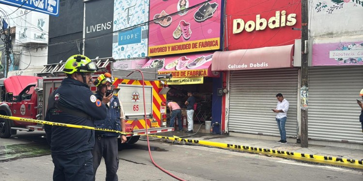 Incendio en fábrica de sandalias en León deja cuantiosos daños materiales