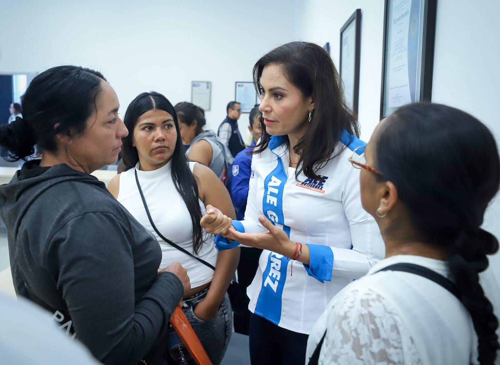 Habitantes de San Joaquín y San Juan de Abajo exigen apoyo tras desalojo por juicio hipotecario | Vecinos de San Joaquín y San Juan de Abajo exigen apoyo tras ser desalojados por juicio hipotecario; autoridades revisarán cada caso