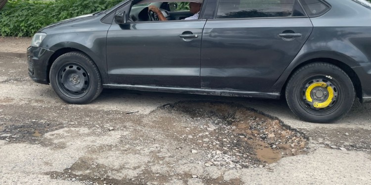 Bulevar Los Portales, en León, presenta baches de más de un metro tras lluvias