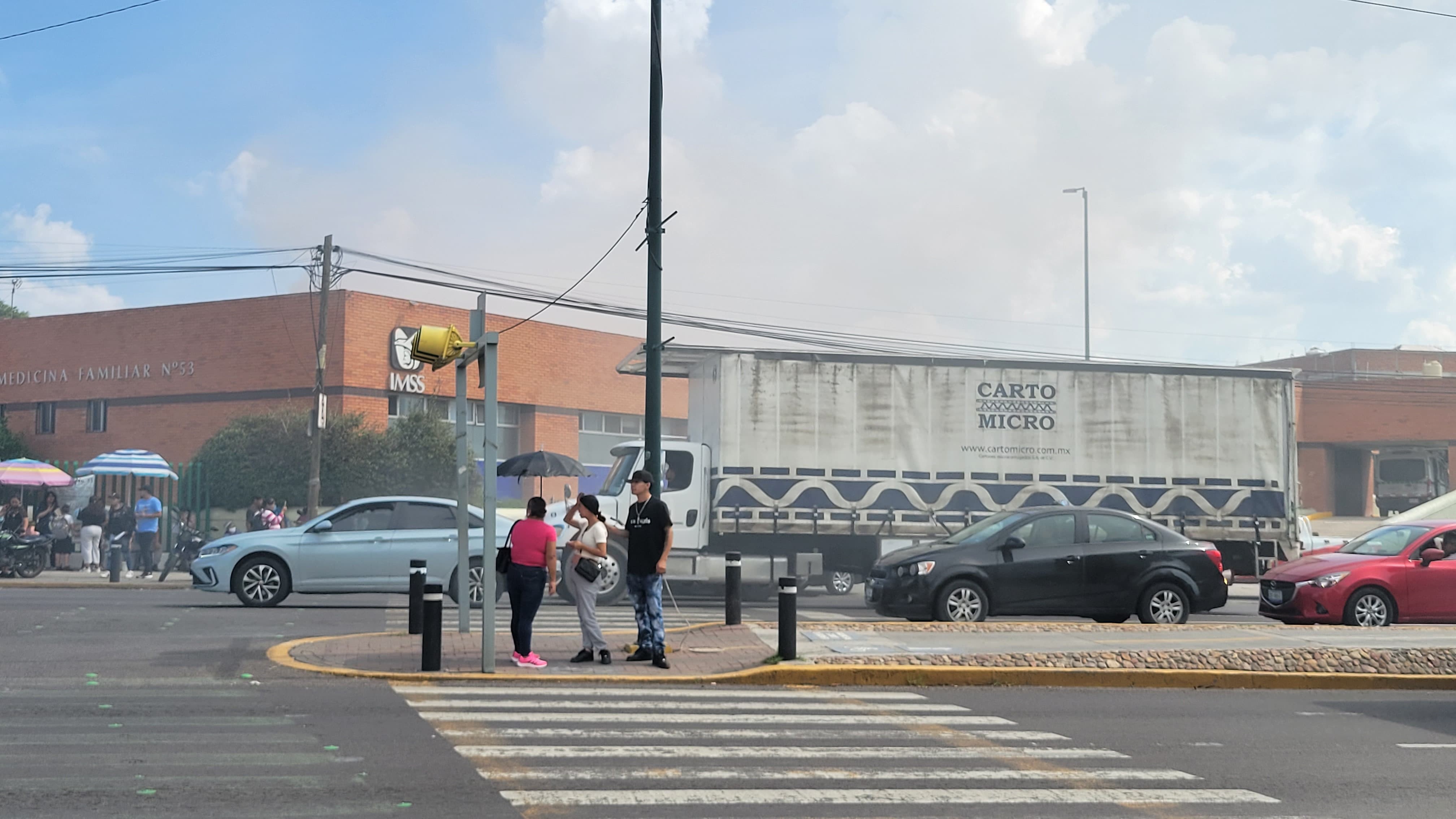 Incendio en bodega del IMSS T-53 moviliza a cuerpos de emergencia en León Incendio en bodega del IMSS T-53 moviliza a cuerpos de emergencia en León